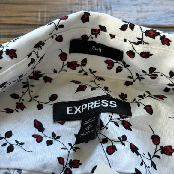 Express Women’s Floral Button Down Shirt White Red Black Roses Slim Fit NWT M - Picture 4 of 6